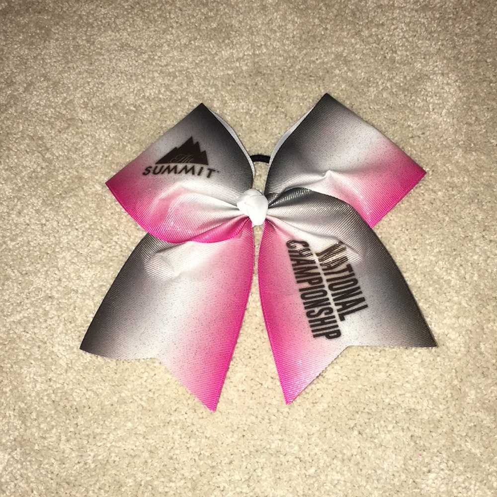 The Summit: hair bow